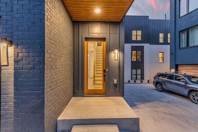 Building Photo - 554 Rosedale Ave