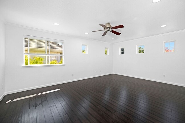 Building Photo - 166 Blackstone Dr