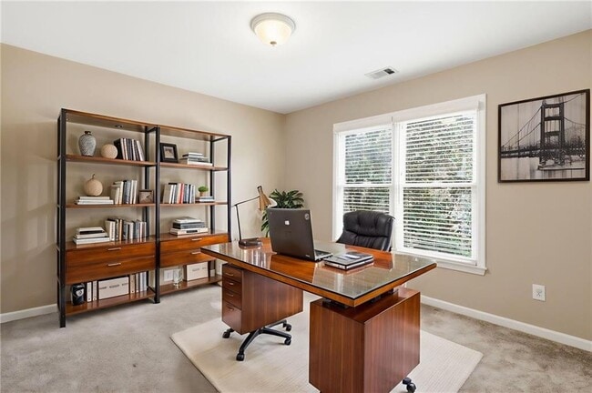 Building Photo - 310 Stoneleigh Dr SW