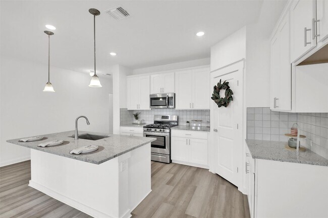 Building Photo - 15500 Pewter Luster Cv