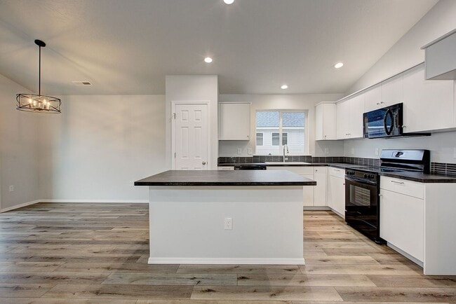 Building Photo - The 3 bedroom, 2 bedroom home also has a f...