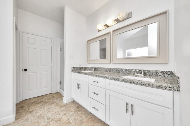 Building Photo - Spacious 4-Bedroom Home with Private Office & Room for Everyone!