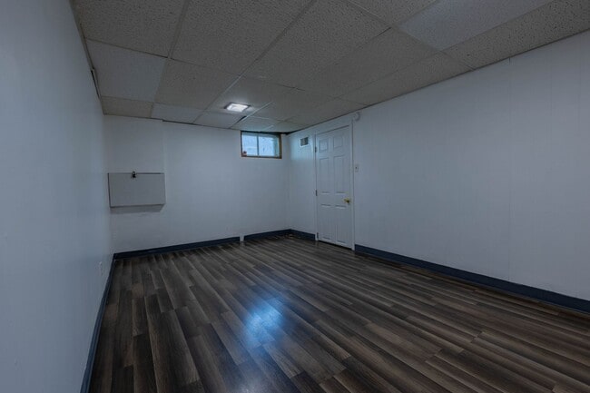 Building Photo - 10400/10402 Deering Road