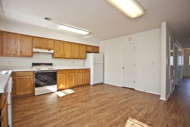 Building Photo - 58B Holly Dr