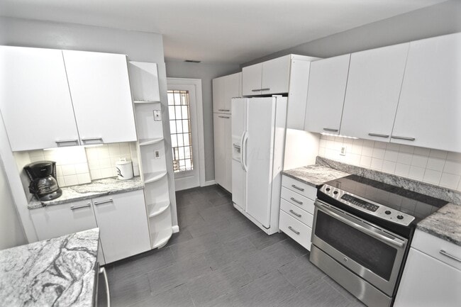 Building Photo - 258 Jackson St