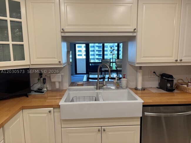 Building Photo - 4900 N Ocean Dr
