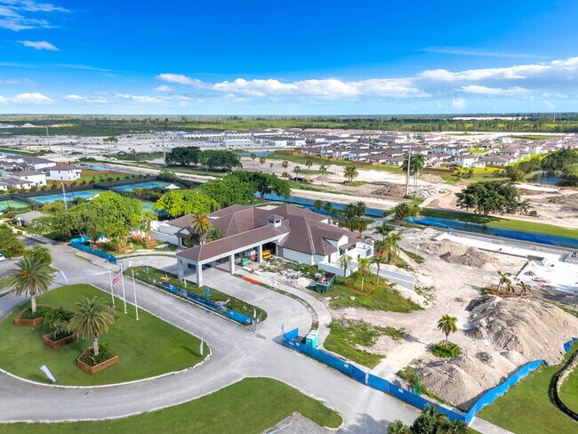 Building Photo - 2660 SE 28th St