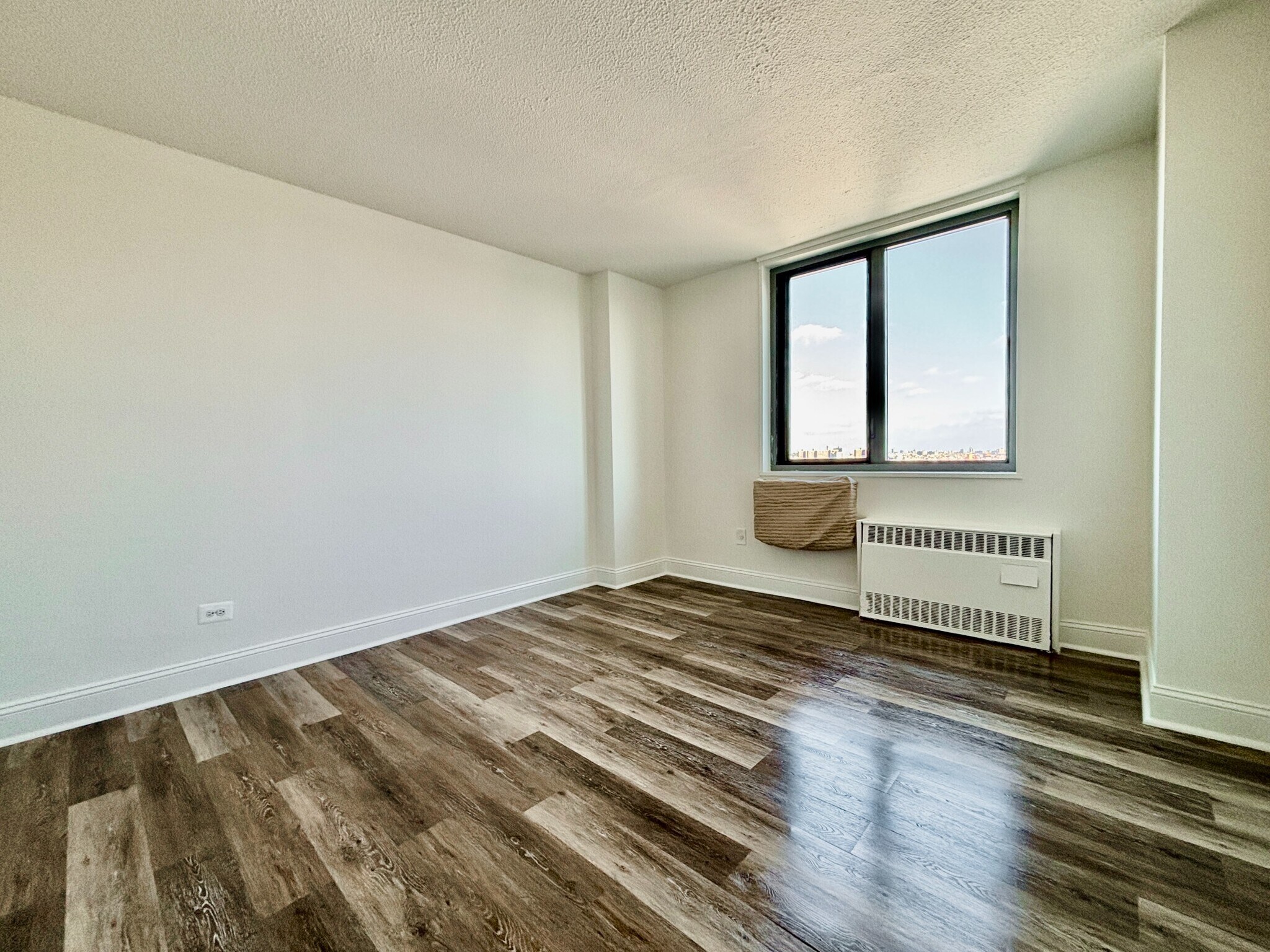 Building Photo - 3333 Broadway