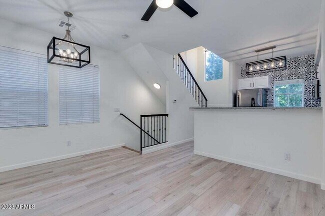 Building Photo - 160 W Commerce Ct