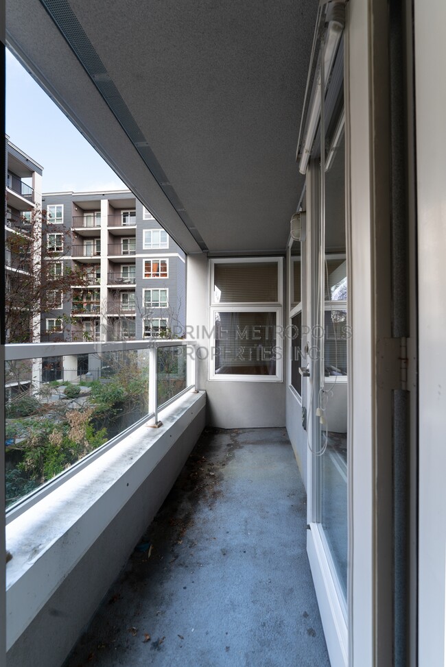 Building Photo - 4343 Roosevelt Way NE