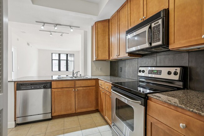 Building Photo - Luxurious 1 Bedroom/1 Bath- NW DC