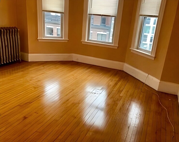 Building Photo - 68 Boylston St