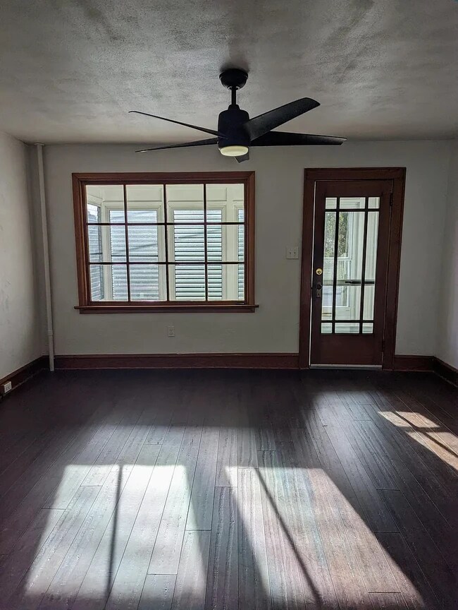 Building Photo - 37 Hurbane St