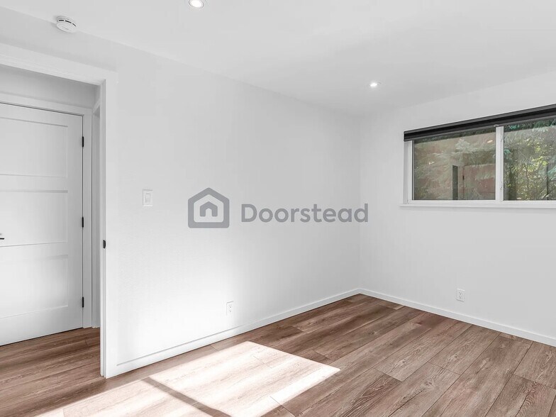 Building Photo - 3533 NE 17th Pl