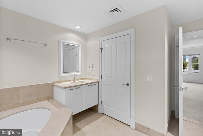 Building Photo - 801 Key Hwy