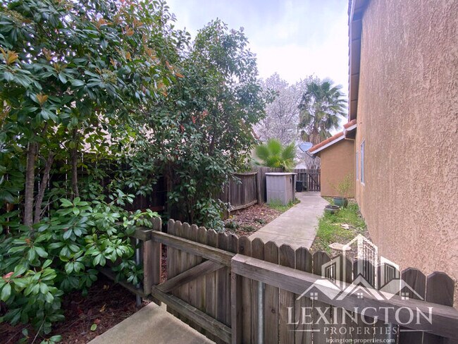 Building Photo - Lovely Updated, 3BD/2BA Home Available in Rocklin, off Stanford Ranch Rd. near Breen Park!