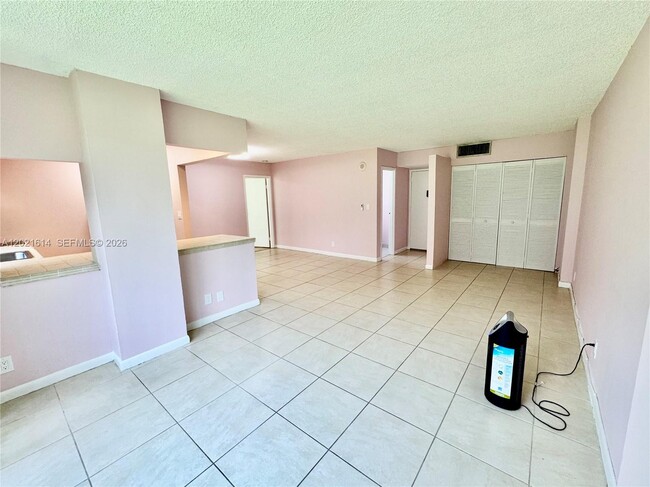 Building Photo - 17011 N Bay Rd