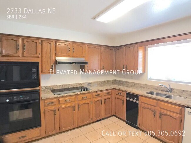 Building Photo - 2733 Dallas St NE