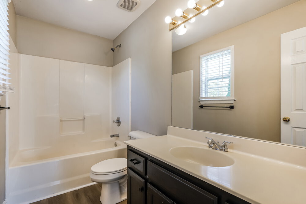 Building Photo - 2800 Overton Dr