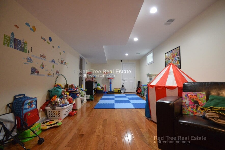 Building Photo - 222 Winchester St