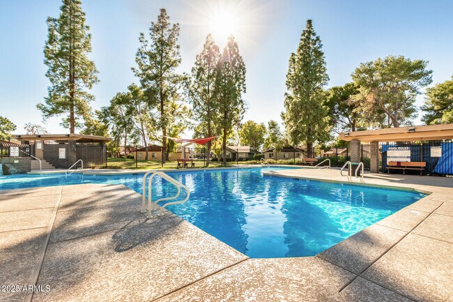 Building Photo - 5136 E Evergreen St