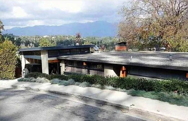 Mid-Century Modern Home with Stunning Views of Pasadena and the San Gabriel Mountains. - 300 Sequoia Dr