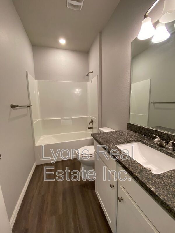 Building Photo - 2497 Cortland Ave