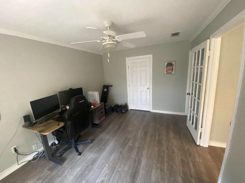 Building Photo - 10725 Sandpiper Ln