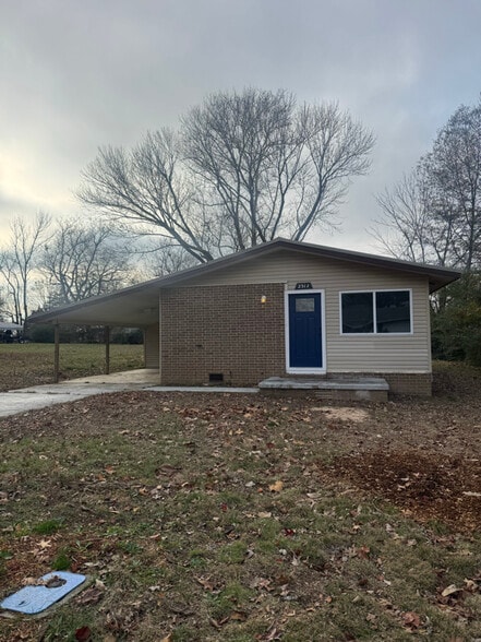 Primary Photo - 2312 E Smokey Ridge