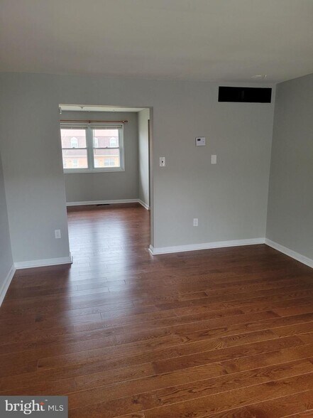 Building Photo - 630 Kingston Rd