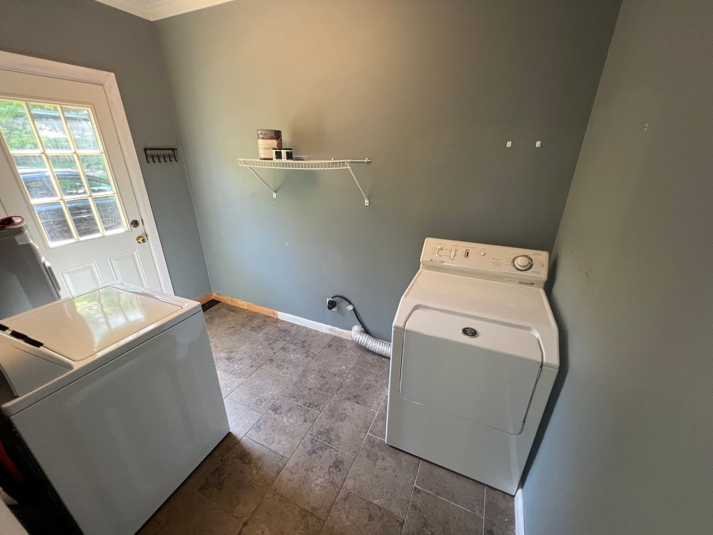 Building Photo - 726 E Magnolia Ave