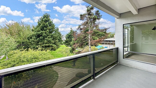 Building Photo - Exceptionally Renovated Corner Apartment at Watergate!