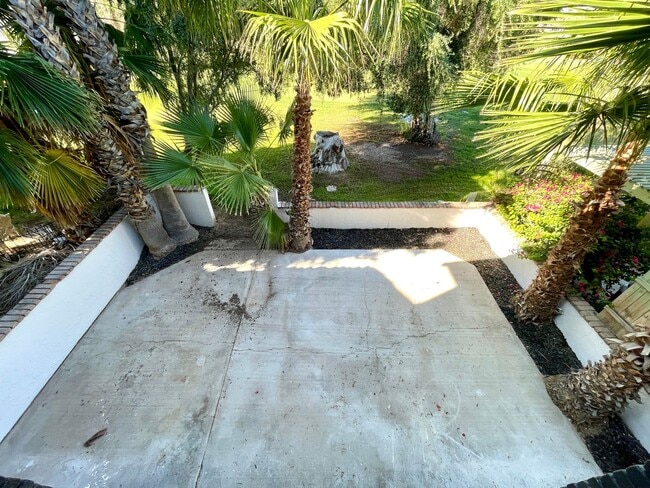 Building Photo - Gorgeous 2-Story Home with Golf Course Views and Modern Amenities!