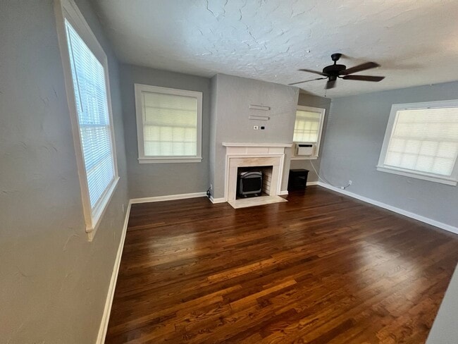 Building Photo - Jordan/Johnson Area!