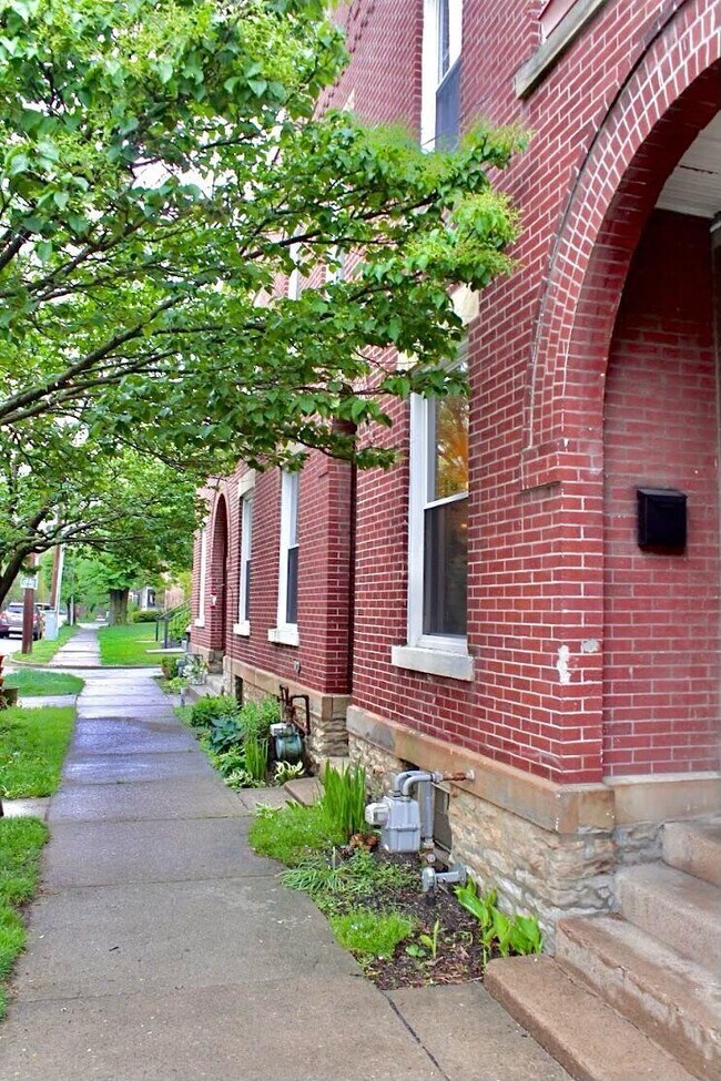 Primary Photo - 384 W 1st Ave