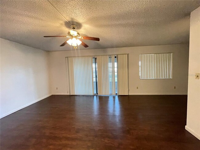 Building Photo - 510 Fairways Cir