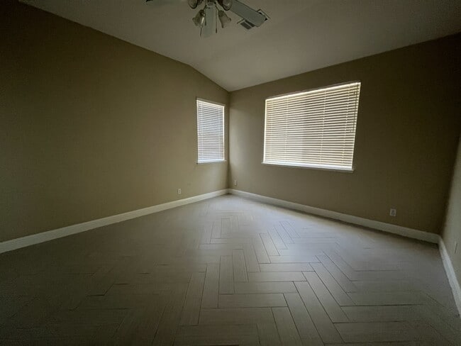 Building Photo - 619 Snow Creek Ln