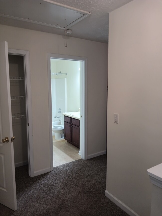 Building Photo - 685 Georgetown Ln