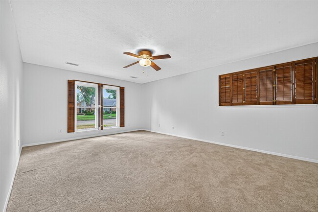 Building Photo - 21422 Park Willow Dr