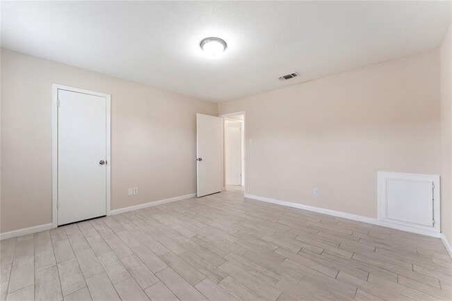 Building Photo - 4907 Fairdale St