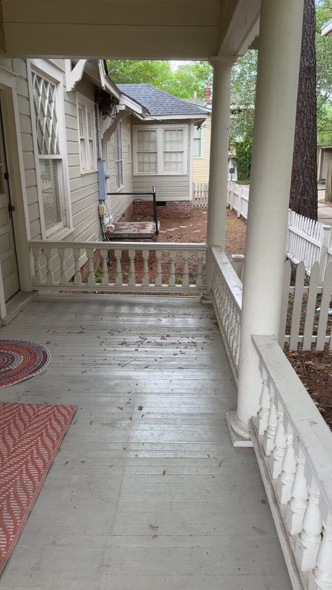 Building Photo - Beautiful duplex in Belhaven!! ALL UTILITIES INCLUDED!!!