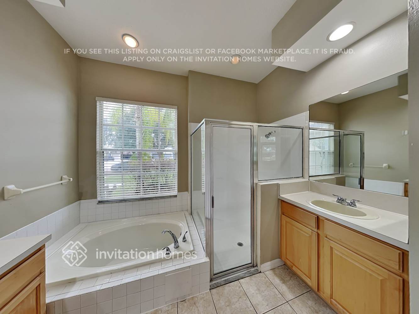 Building Photo - 3204 Hanging Vine Ct