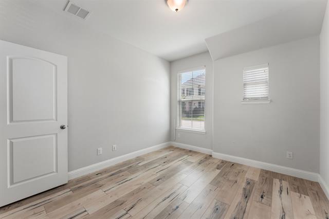Building Photo - 2104 Barx Dr