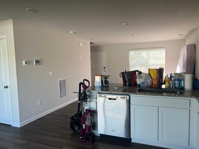 Building Photo - 162 Gumspring Dr