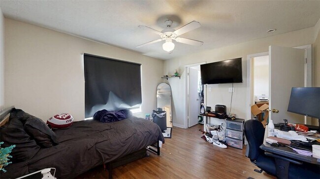 Building Photo - 2933 McLaren Dr