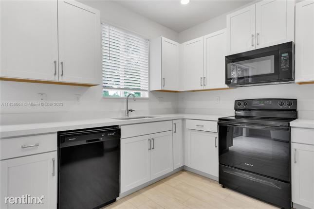 Building Photo - 3 br, 2 bath House - 2445 SE 10Th Street