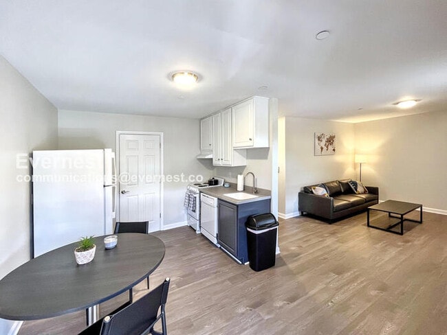 Building Photo - 6 Bob Cat Ct