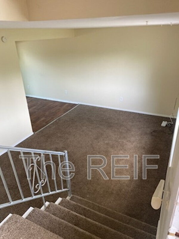 Building Photo - 2047 N Averill Ave