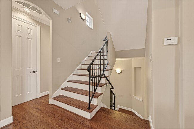 Building Photo - 5111 Inker St