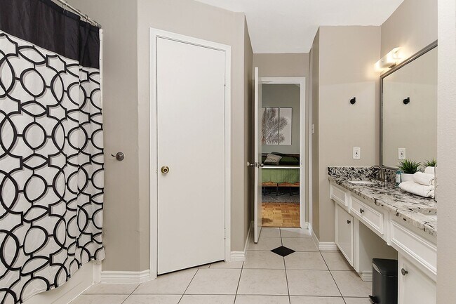 Building Photo - 103 N Deerfoot Cir